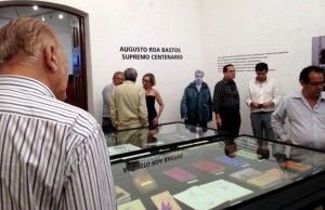 Exposição inaugurada em Assunção reúne documentos e detalhes da vida e da obra de Roa Bastos. 