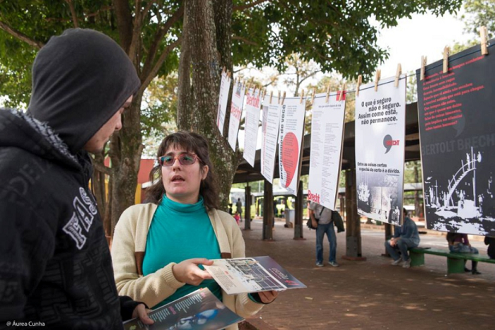 A palavra resiste, a imagem transvê