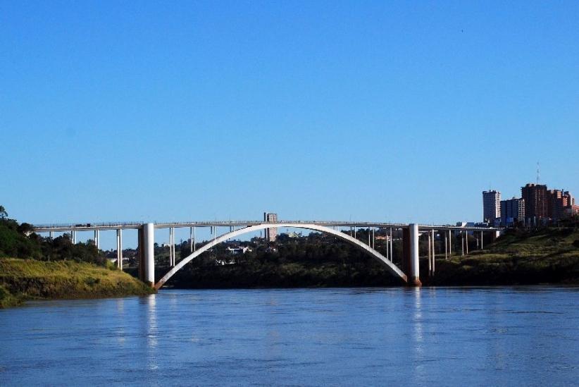 Símbolo da amizade, ponte que liga Brasil e Paraguai completa 55 anos em meio ao silêncio