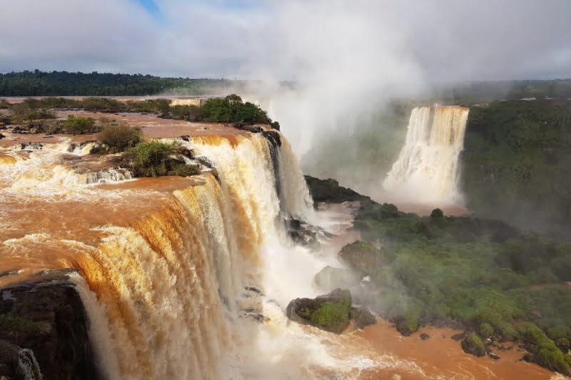 Espetáculo das águas nas Cataratas do Iguaçu