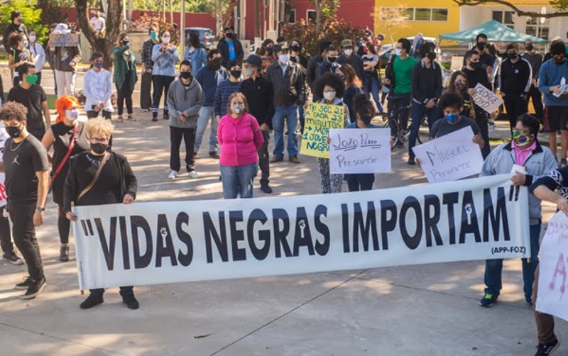 Manifestação em Foz antirracismo denuncia desigualdade e violência contra a população negra