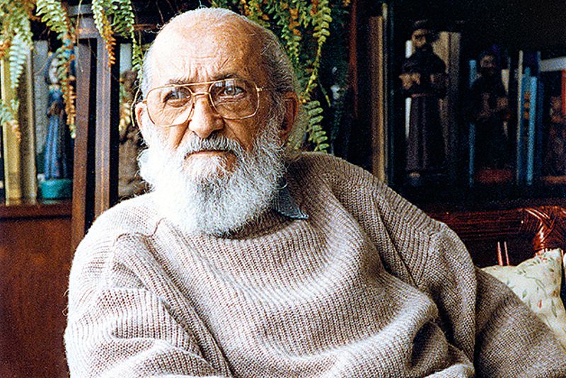 Viúva de Paulo Freire doa obra completa do pensador à biblioteca pública do Maranhão