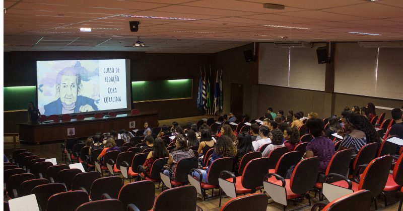 Curso de redação online para vestibulandos está com inscrições abertas