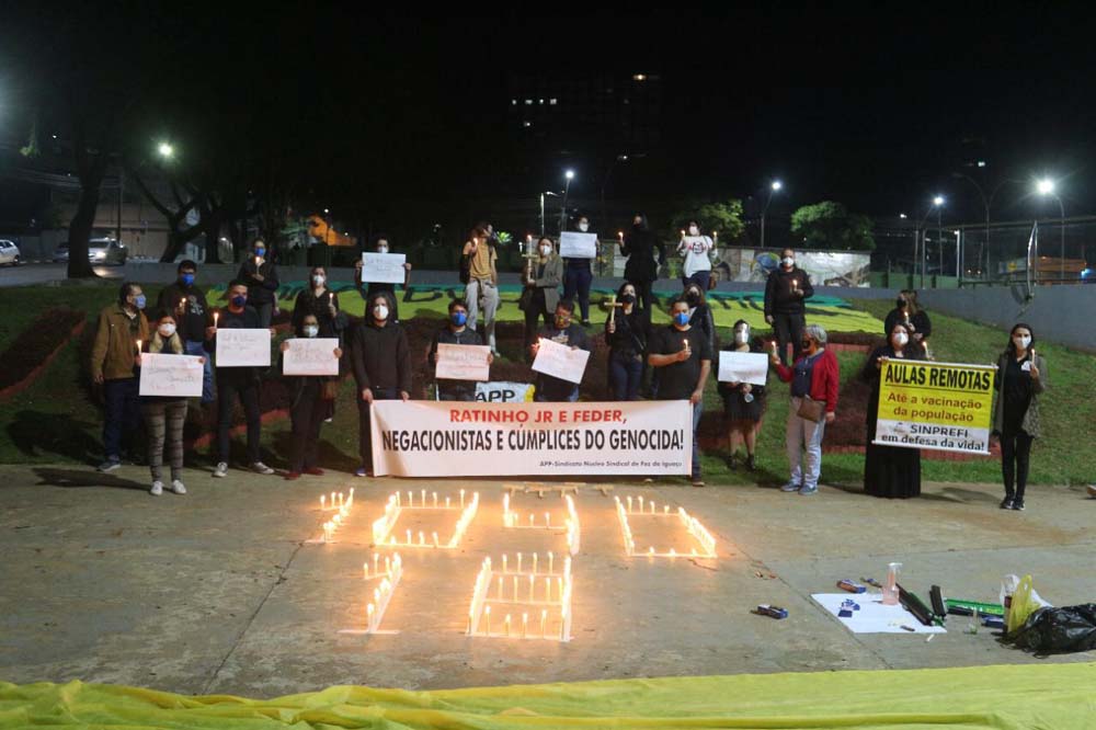 Professores e agentes educacionais homenageiam colegas mortos por covid-19