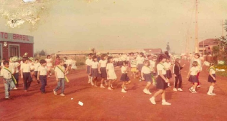 Livro resgata a história da maior escola da rede municipal de Foz do Iguaçu