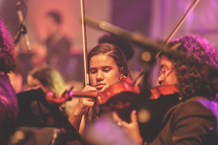 Orquestra de Cordas Arte & Vida realiza concerto em Foz do Iguaçu