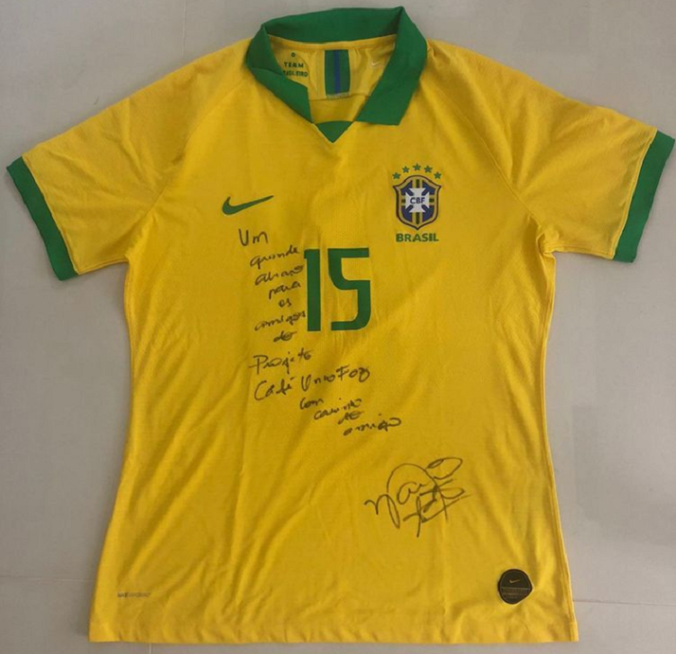 #Cafeoncofoz realiza sorteio de camiseta da Seleção Brasileira autografada para os doadores de outubro e novembro