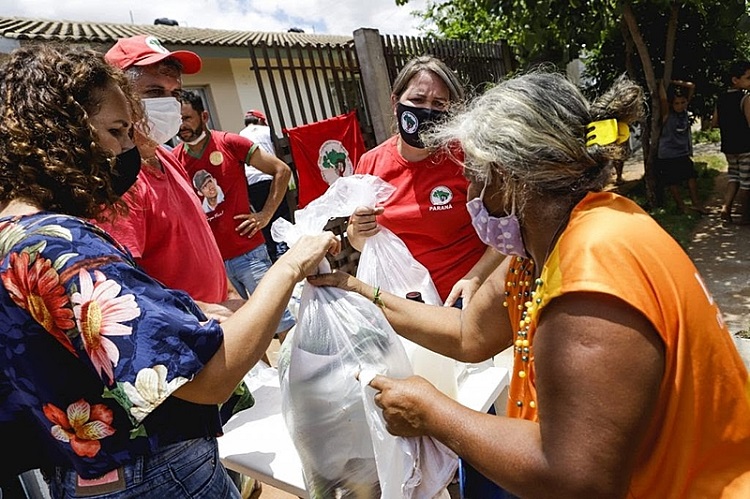 No Paraná, “Natal Sem Fome”, do MST, distribui 87,5 toneladas de alimentos e 4 mil marmitas