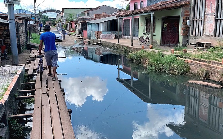 Falta de acesso a saneamento básico reflete “dívida profunda” do Estado com a população