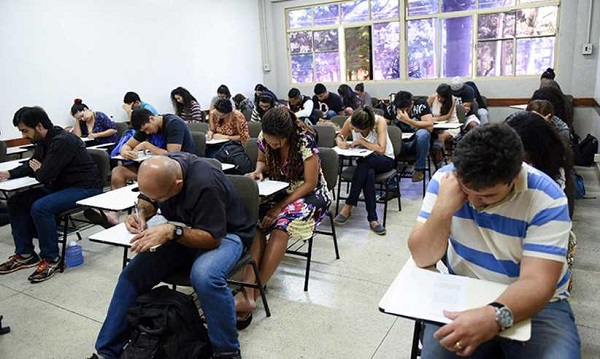 Provão: jovens e adultos podem concluir estudos com Encceja