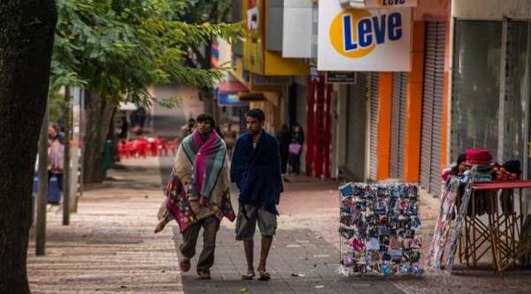 Frio chegou. Doe roupas e agasalhos para a campanha Inverno Solidário em Foz