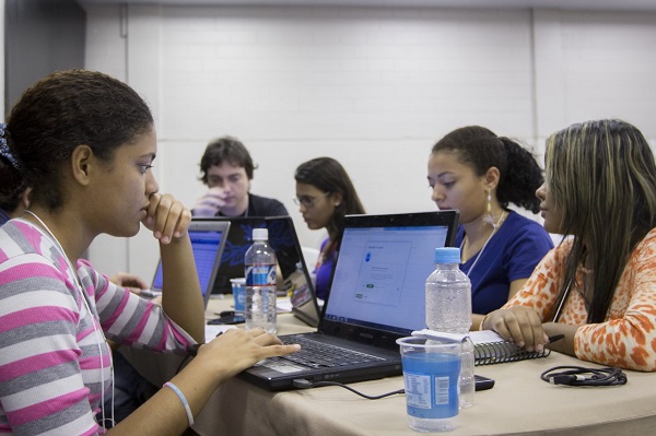 Universidade lança edital de fomento a pesquisas e projetos de extensão voltados para mulheres 