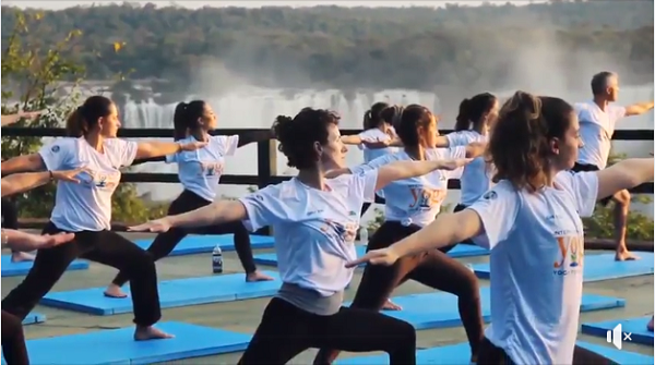 Assista ao “Yoga Day” nas Cataratas do Iguaçu