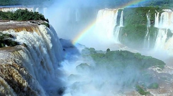 Cataratas do Iguaçu e Marco das Três Fronteiras estão contratando