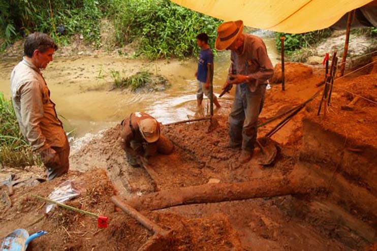 Documentário mostra resgate de canoa em sítio arqueológico tombado pelo Paraná