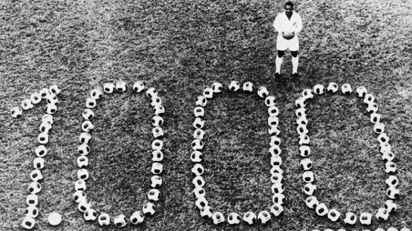 “PELÉ: 1000”. Drummond escreve sobre os mil gols de Pelé