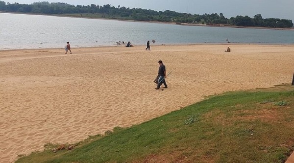 Praia de Ciudad del Este é opção para os dias quentes na fronteira