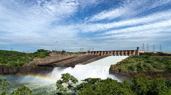 Show das águas, vertedouro de Itaipu deve ficar aberto até o fim de janeiro