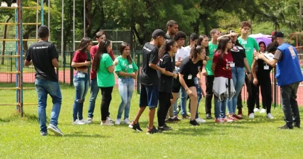 E-book gratuito orienta como pensar currículo cultural na área da Educação Física