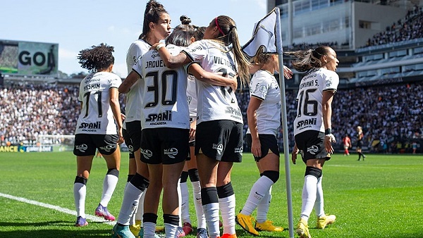 8M: O futebol de mulheres é resistência, seguiremos na luta por respeito e igualdade, opinião de Fernanda Haag