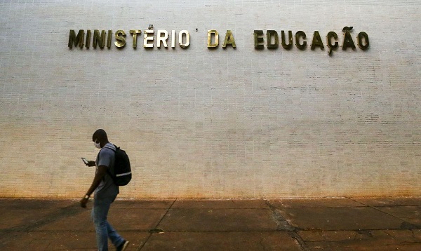 Governo abre consulta pública sobre novo ensino médio