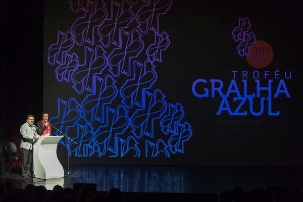 Premiação do teatro paranaense, Troféu Gralha Azul abre inscrições para formação de júri