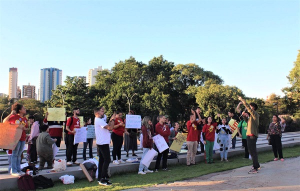 Ato público em Foz do Iguaçu pede revogação do Novo Ensino Médio