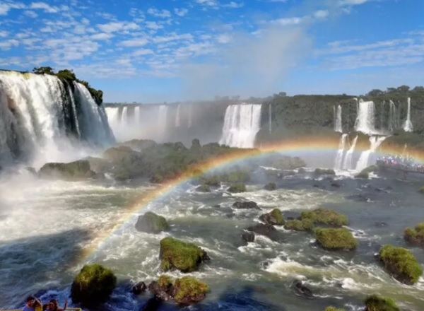 Cataratas, poema de Raul Quadros