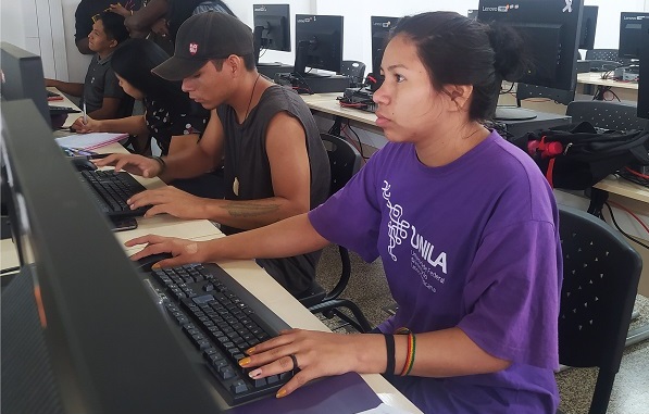 Maior grupo indígena na UNILA, tikunas têm curso em sua língua para vencer barreiras