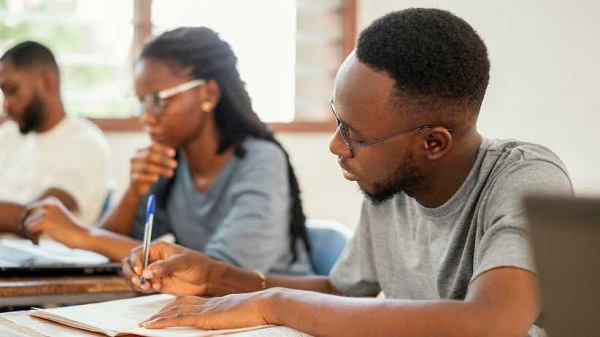 Estudante negro pode obter bolsa de R$ 5 mil em doutorado da Unioeste/Foz