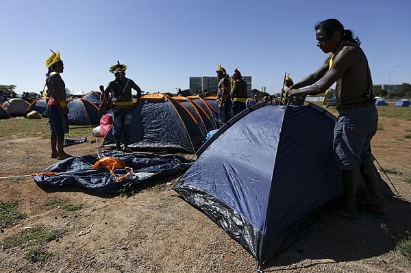 Indígenas de todo o país chegam a Brasília para acampamento contra marco temporal