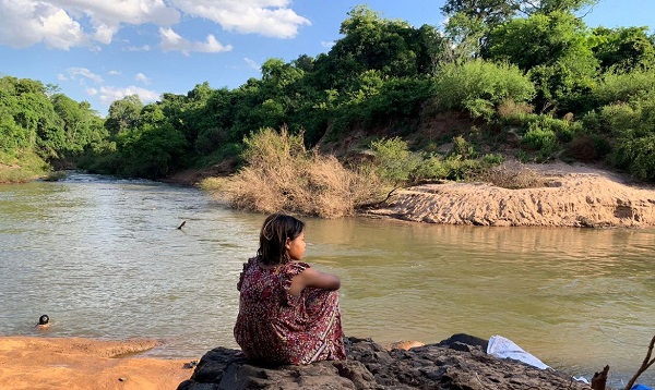 Primeira menstruação é tema de filme inteiramente falado em guarani