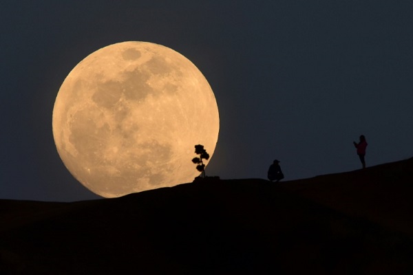 Nesta segunda-feira (3) tem superlua no céu da fronteira