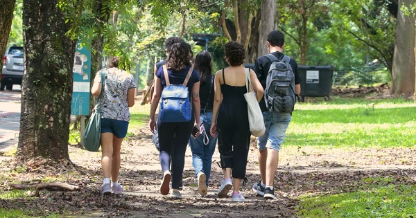 Podcast discute sofrimento psíquico entre estudantes universitários