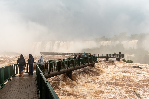 Cataratas do Iguaçu atinge vazão de 7 milhões de litros d’água por segundo