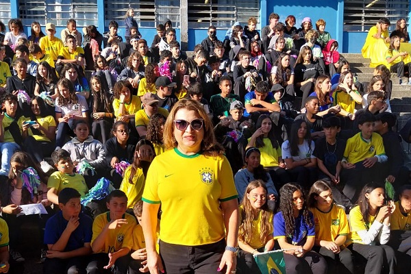 Seleção feminina vai disputar a Copa com um combustível extra: cartas de alunos paranaenses