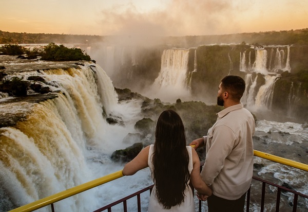 Amanhecer nas Cataratas do Iguaçu encanta visitantes
