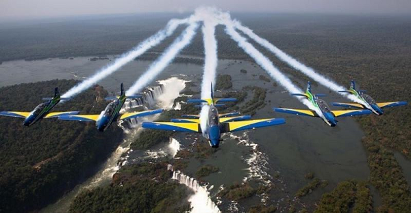 Nesta quinta (3), tem Esquadrilha da Fumaça nas Cataratas do Iguaçu