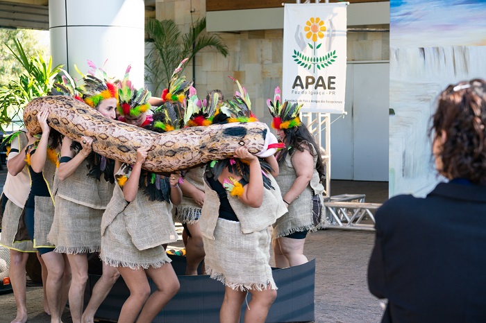 Alunos da APAE apresentam Lenda das Cataratas, na Itaipu