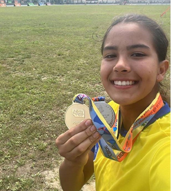 Atleta de Cascavel bate recorde mundial no atletismo feminino escolar