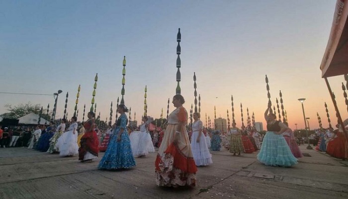 Paraguai bate recorde mundial com a dança da garrafa