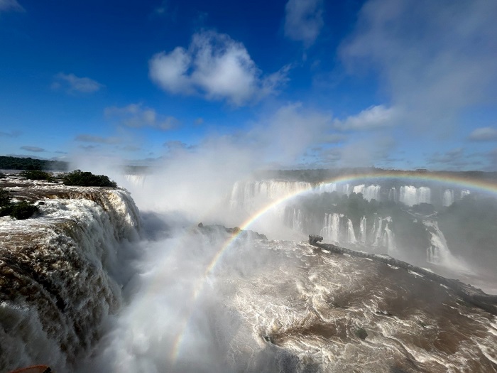Cataratas do Iguaçu atinge de 6 milhões de litros por segundo. Em 24 horas, dobrou a vazão.