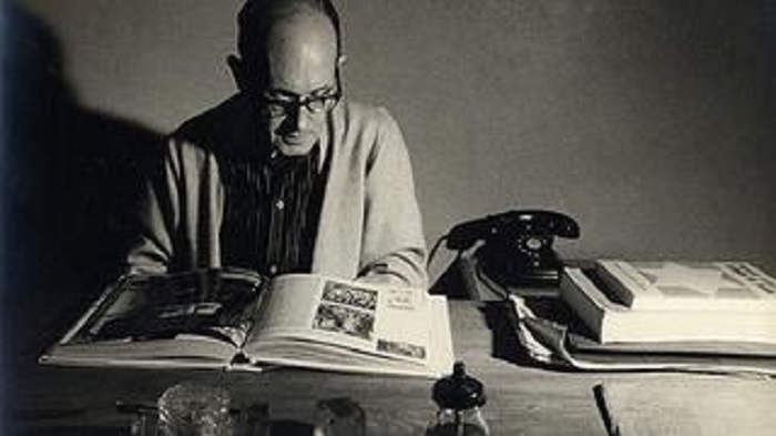 Os Ombros Suportam o Mundo, poema de Carlos Drummond de Andrade