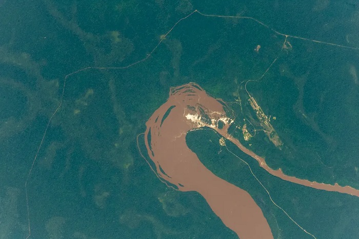 A minha viagem interestelar com a estação espacial no céu das Cataratas do Iguaçu, de Wemerson