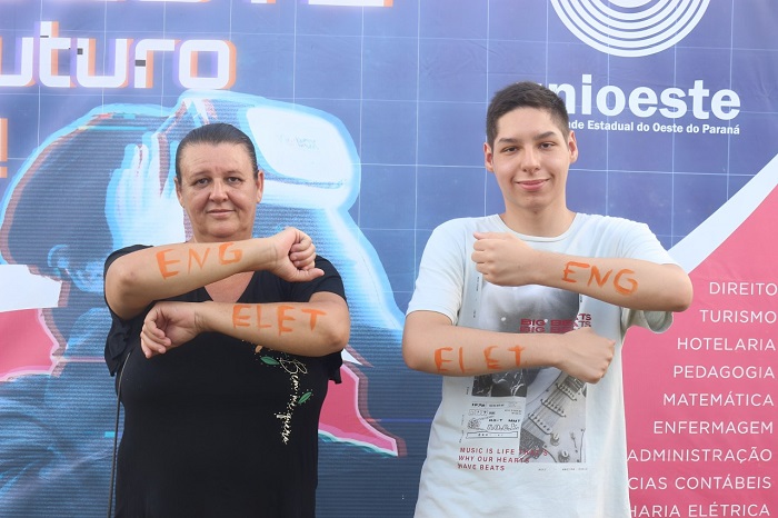 Mãe e filho foram aprovados juntos para Engenharia Elétrica da Unioeste – Foz