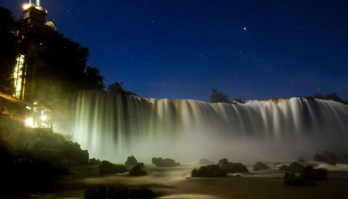Nova opção em Foz do Iguaçu: visite as Cataratas à noite