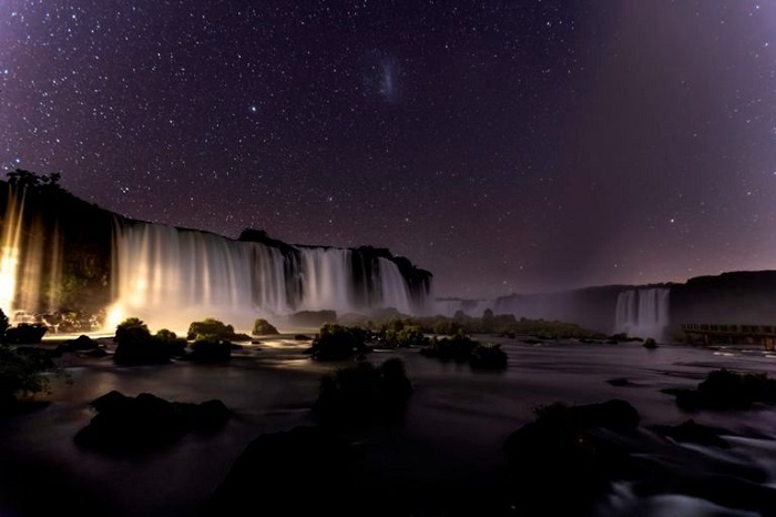 Noite nas Cataratas conta com queijos e massas no Porto Canoas