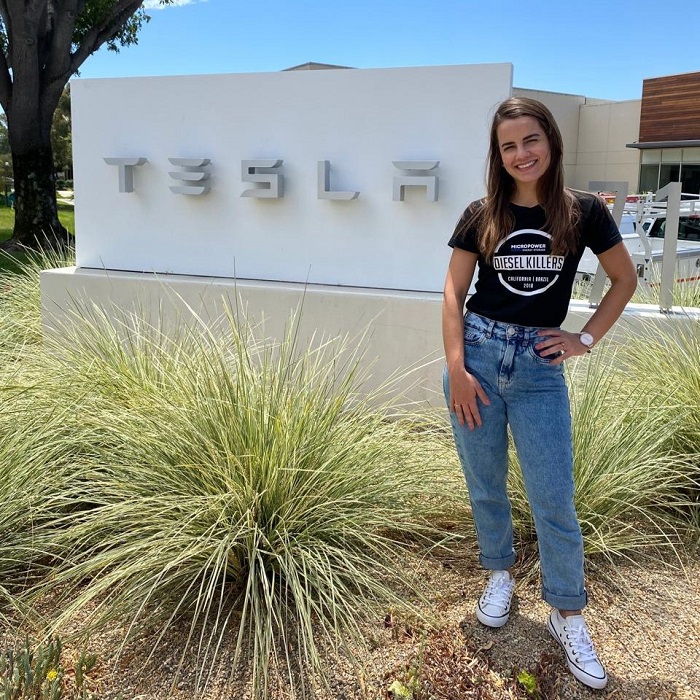 Ex-aluna da Unioeste – Foz é a primeira mulher certificada pela Tesla no Brasil