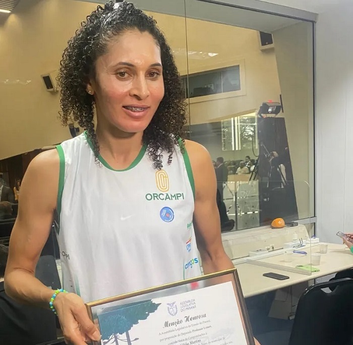 Valdileia Martins, finalista do salto em altura nas Olimpíadas, é homenageada na ALEP