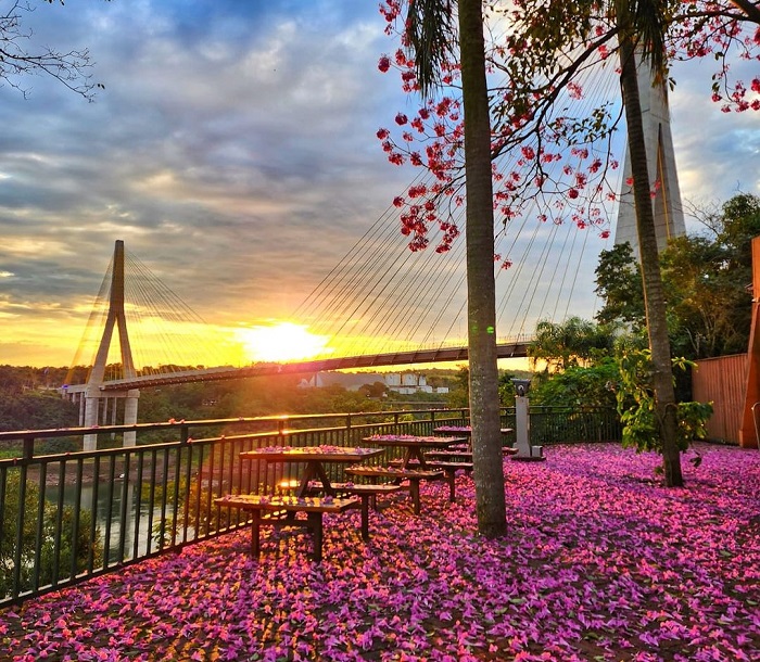 Últimos dias para observar o pôr do sol de inverno no Marco das Três Fronteiras